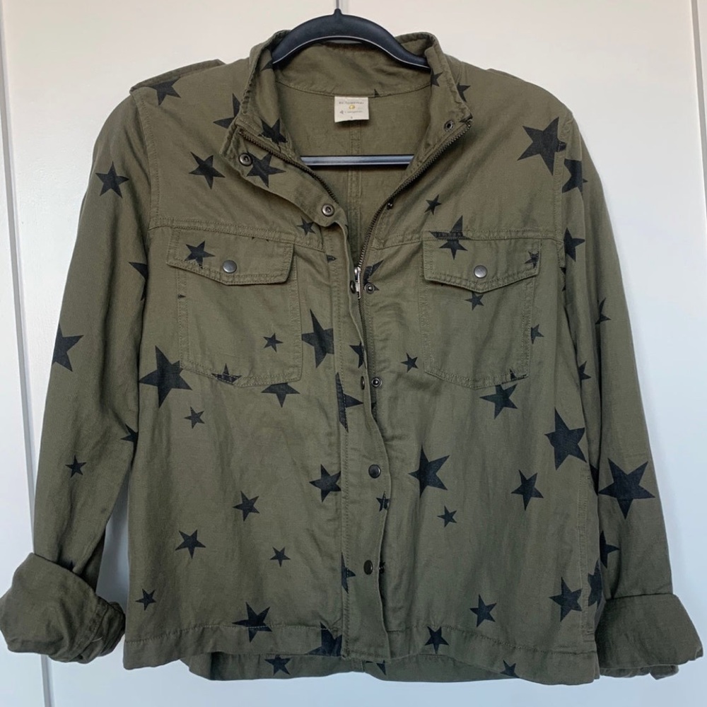Light jacket with black stars!